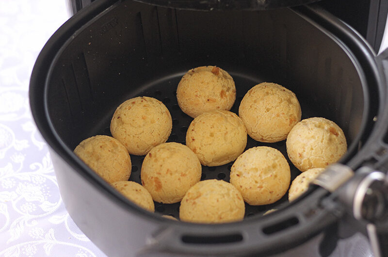 DICAS_0012_Pao-de-queijo-na-airfryer-1 (1)